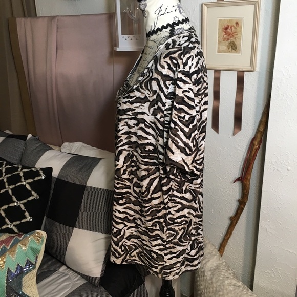 JM Collection Woman square neck zebra print blouse - Picture 4 of 7